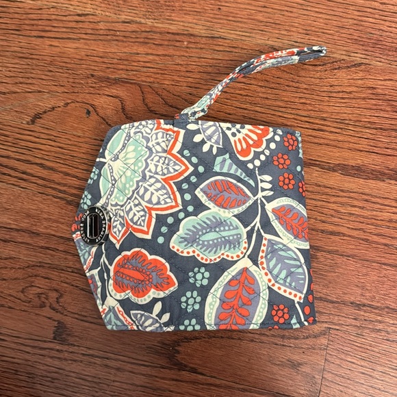 Vera Bradley wristlet wallet- Never Used, Like New Condition - Picture 4 of 4